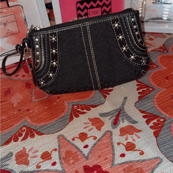 Coach wristlet - Picture 6 of 7